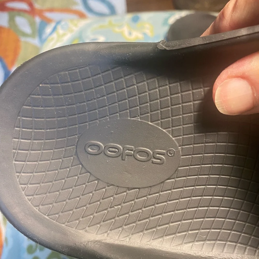 OOFOS Black Recovery Flip Flops Men 13